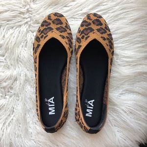NWT. Mia kids kandi leopard flats. Size 2